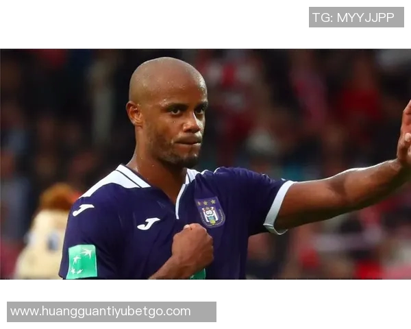 孔帕尼为妻子庆祝40岁生日专程回曼市包下豪华酒店盛大庆典