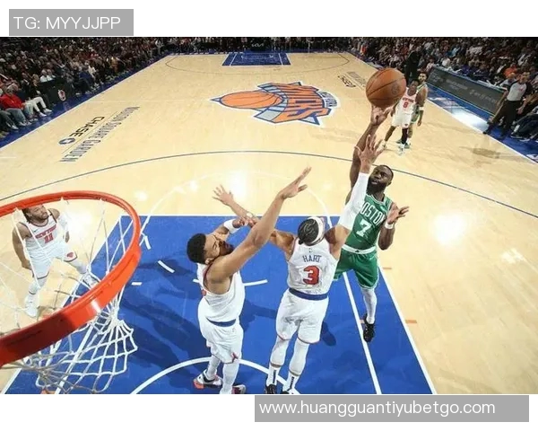 杰伦布朗半场火力全开15投10中狂砍24分3篮板3助攻展现超强实力