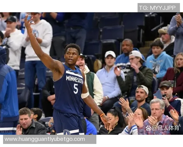 爱德华兹首节火力全开半场高效得分助球队继续进攻展现强大实力 爱德华兹首节火力全开半场高效得分助球队继续进攻展现强大实力