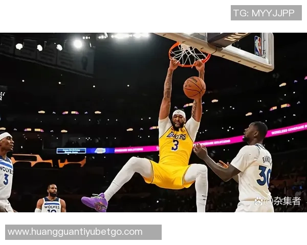 兰德尔表现平平全场10投仅4中贡献16分5篮板1助攻次节状态低迷未能得分