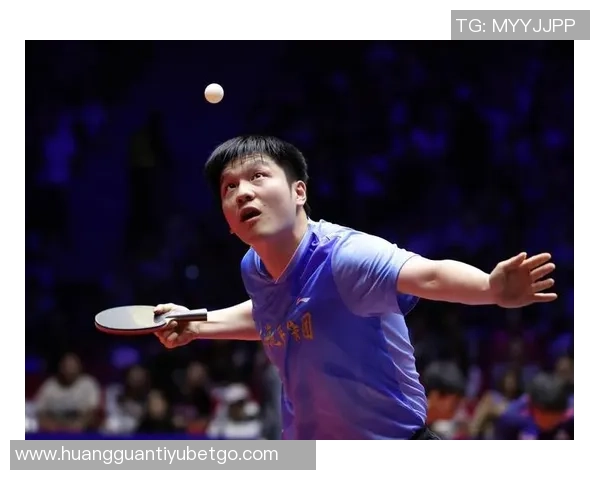 樊振东晒齐达内签名球衣照片期待未来与齐祖共踢足球的美好时刻